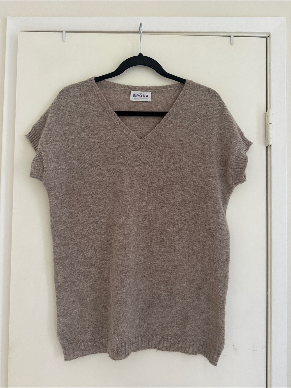 Brora Taupe V-Neck Cashmere Sleeveless Top size 4-6